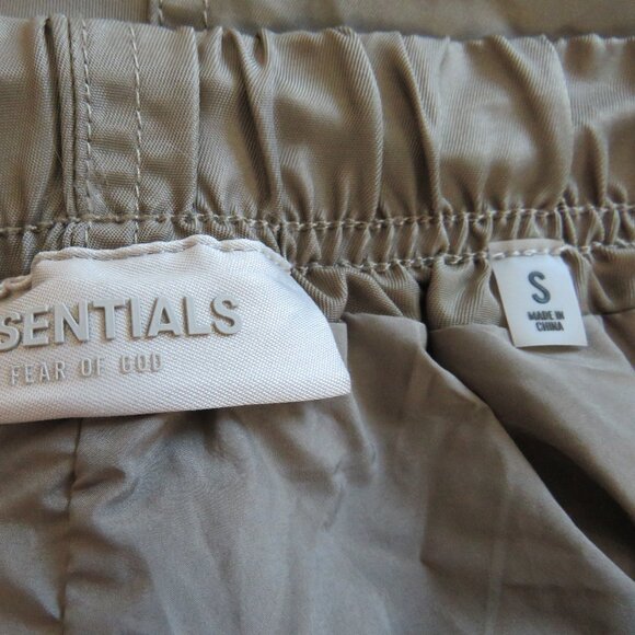 ESSENTIALS FEAR OF GOD Straight Leg Logo Appliquéd Shell Drawstring Shorts Khaki - Picture 14 of 16